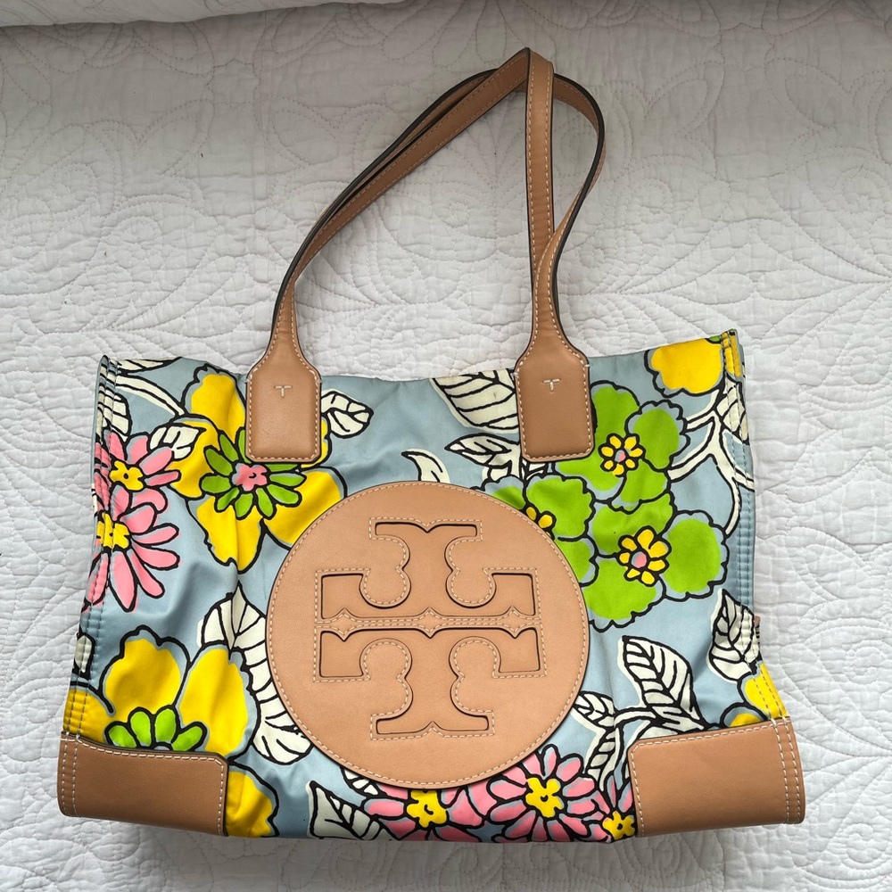 For sale I Cute multicolored Tory Burch canvas shoulder bag